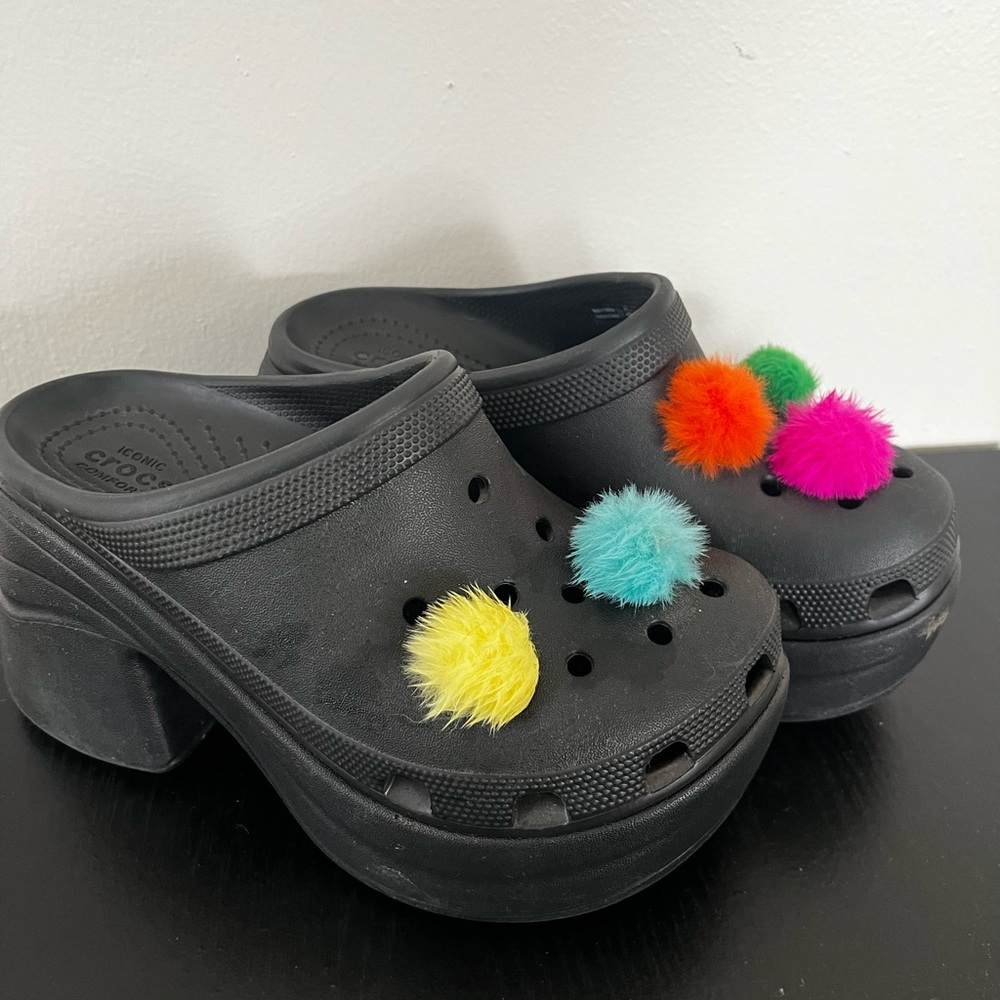 Crocs Siren Black Platform Clogs.  Men size 4. Women size 6.